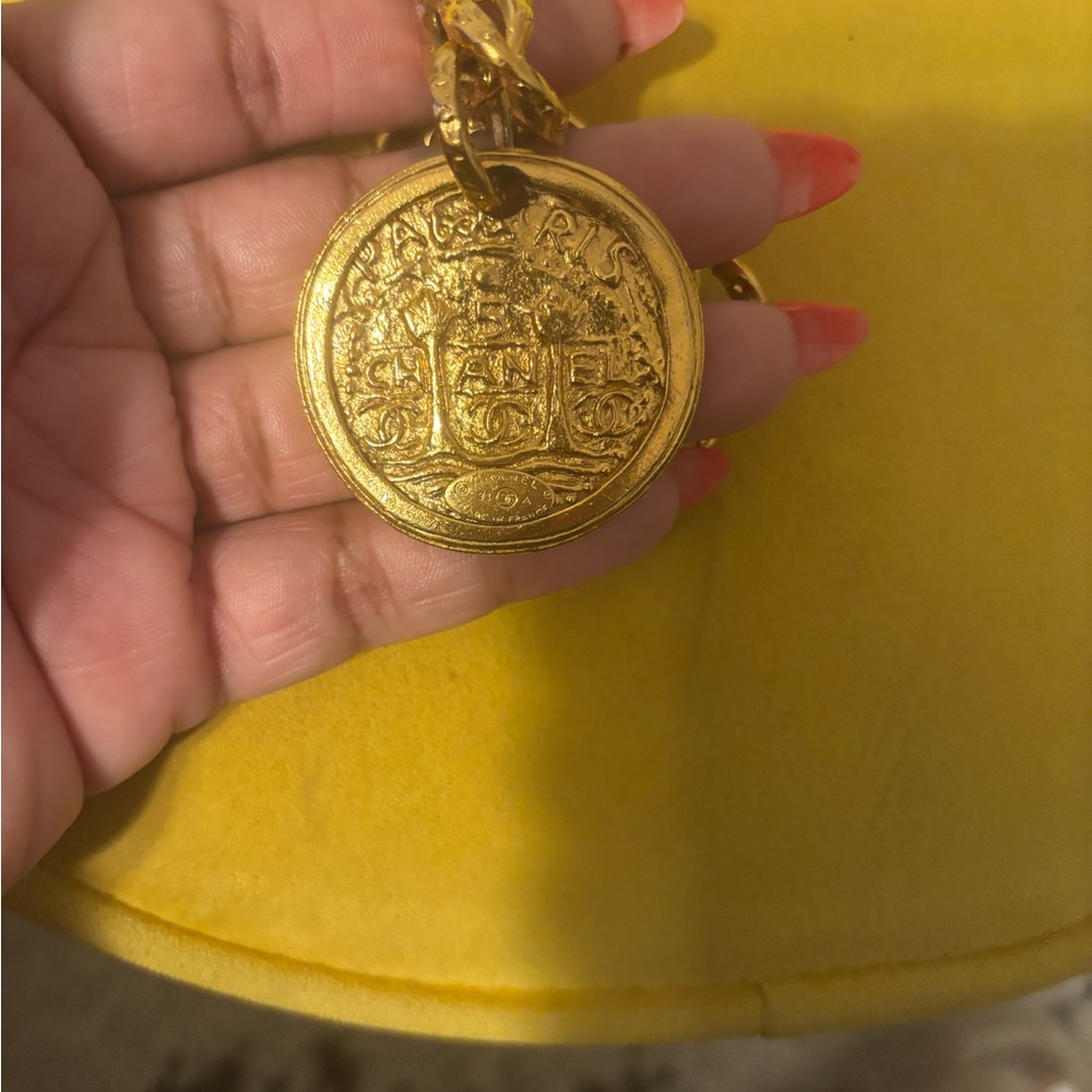 Chanel Gold Logo Round Medallion Chain Link Bracelet 93 Vintage.